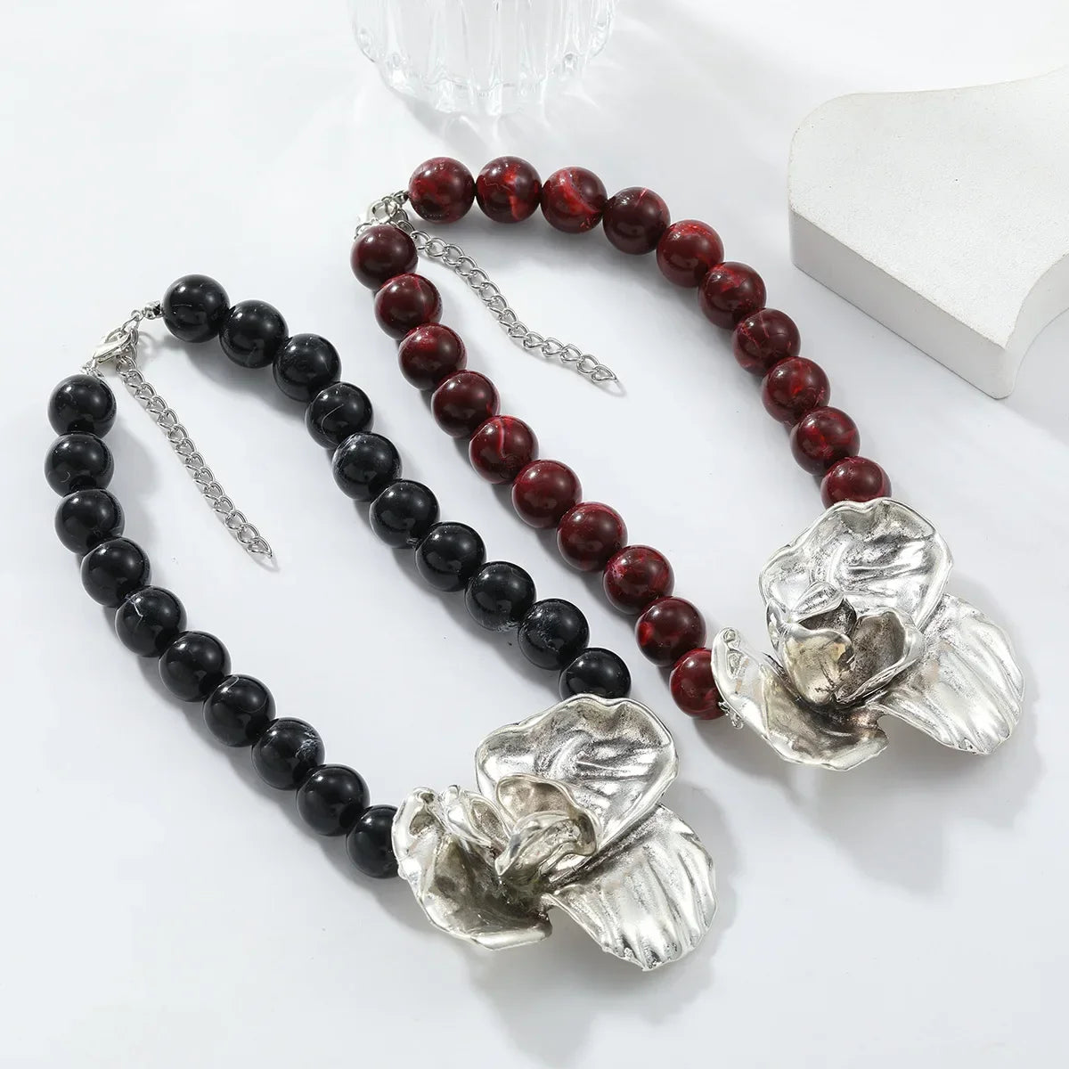 Fashion Metal Large Flower Resin Beads Choker Necklace for Women Personality Gold Color Rose Beaded Necklace 2024 Jewelry